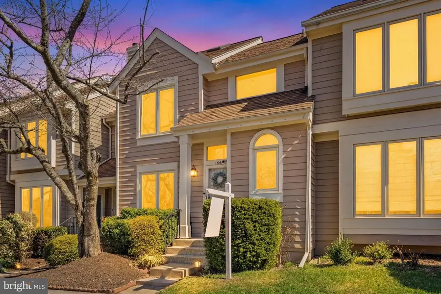 1044 Trevino Ln, Herndon, VA 20170 - #2