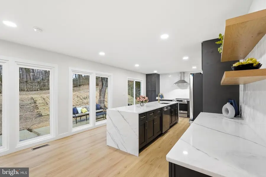 7204 Joshua Tree Ln, Springfield, VA 22152 - #3