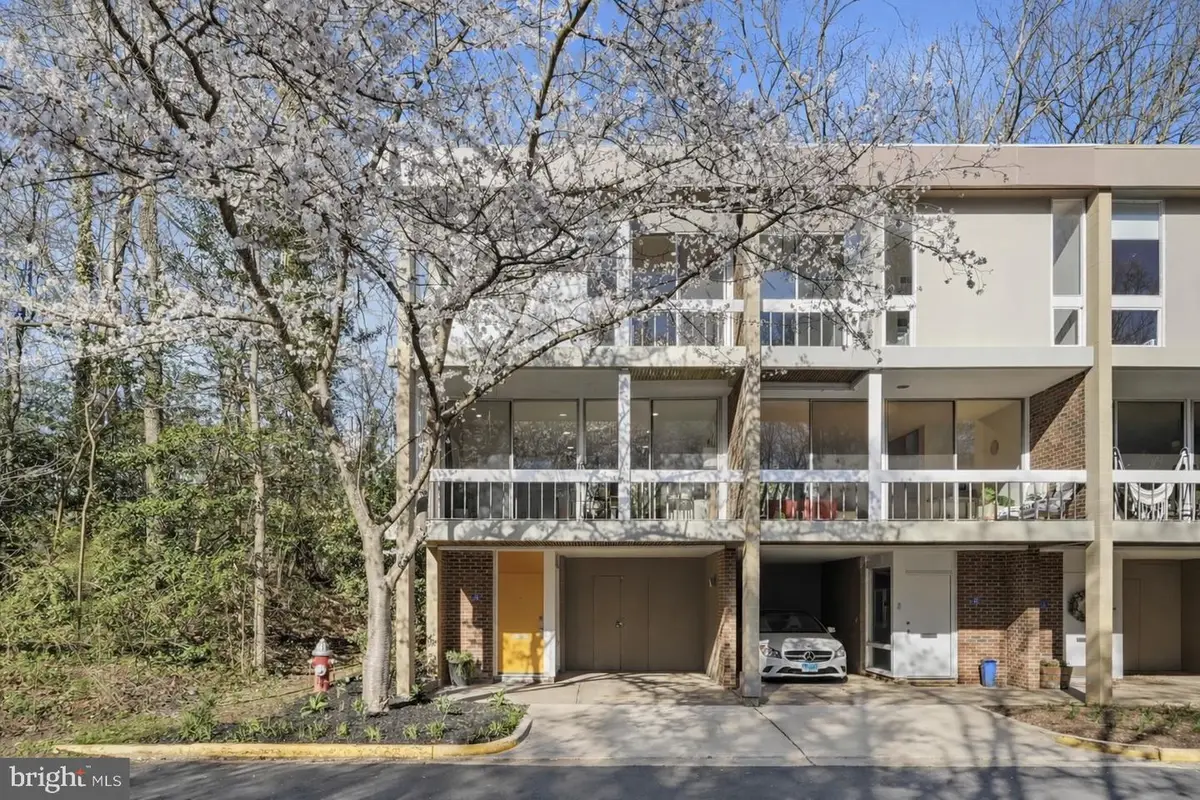 11526 Maple Ridge Rd, Reston, VA 20190 - #1