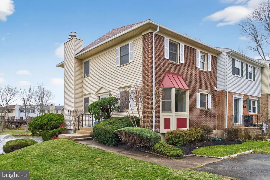 7108 Lake Cove Dr, Alexandria, VA 22315 - #2