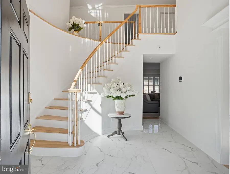 10500 Coving Cross Ln, Vienna, VA 22182 - #2