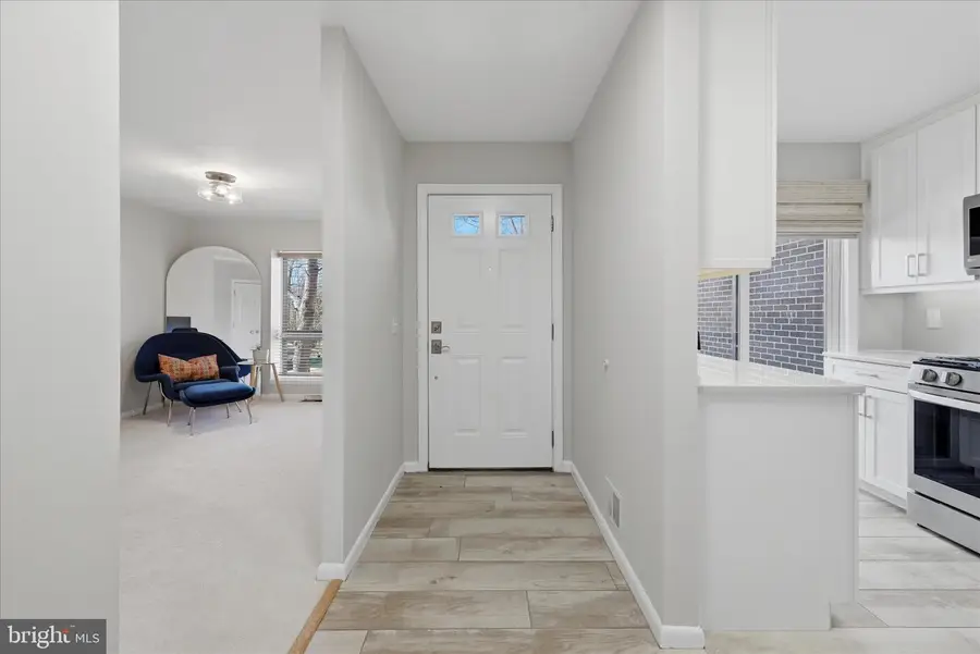 11860 S Lakes Ct, Reston, VA 20191 - #2