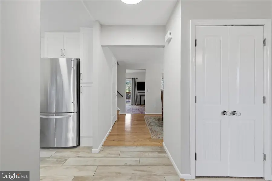 11860 S Lakes Ct, Reston, VA 20191 - #3