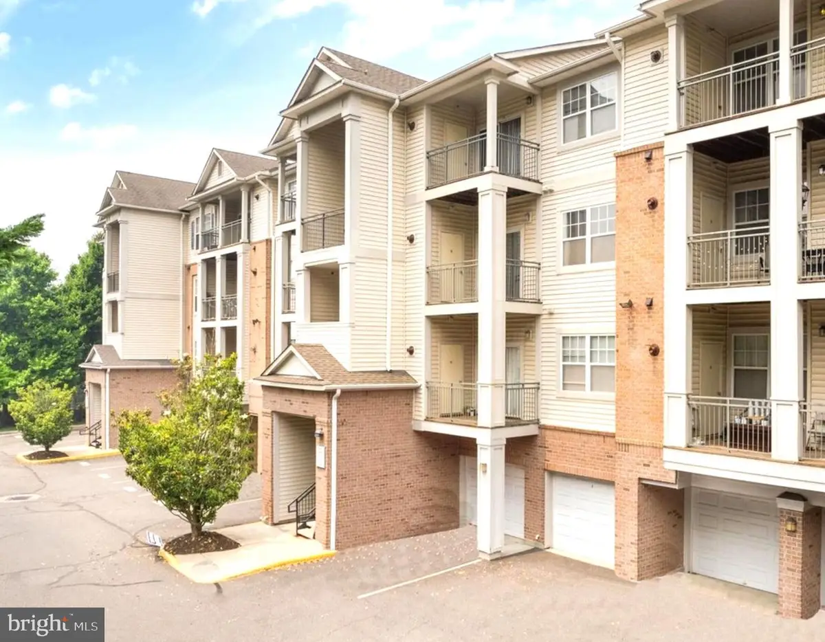 12124 Garden Ridge Ln #301, Fairfax, VA 22030 - #1