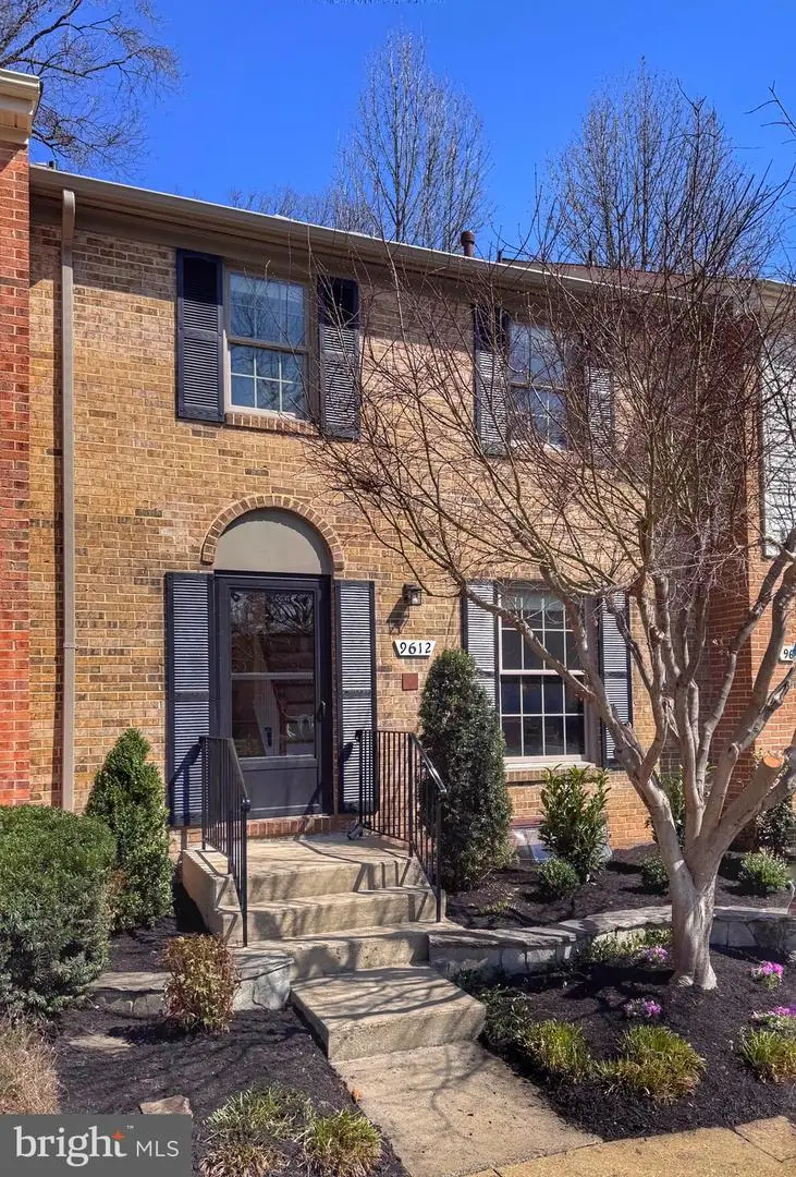 9612 Lindenbrook St, Fairfax, VA 22031 - #1