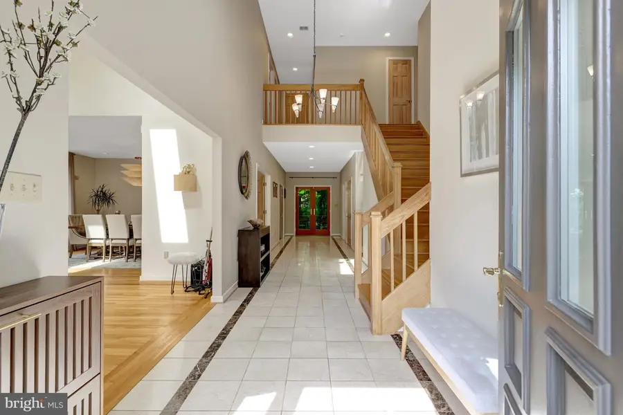 904 Falls Bridge Ln, Great Falls, VA 22066 - #3
