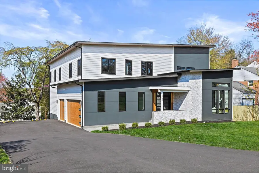 1052 Balls Hill Rd, McLean, VA 22101 - #3