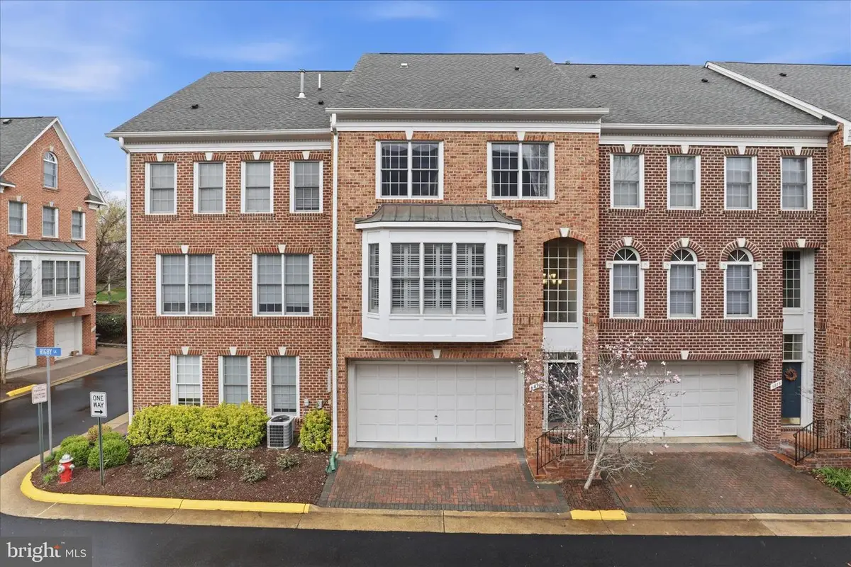 6816 Rigby Ln, McLean, VA 22101 - #1