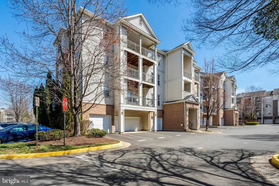 12104 Garden Grove Cir #401, Fairfax, VA 22030 - #2