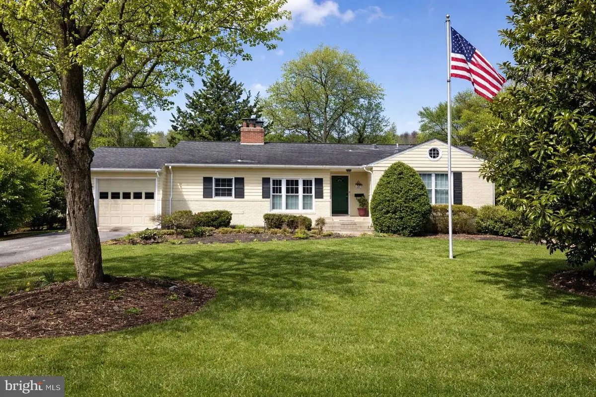 9220 Forest Haven Dr, Alexandria, VA 22309 - #1