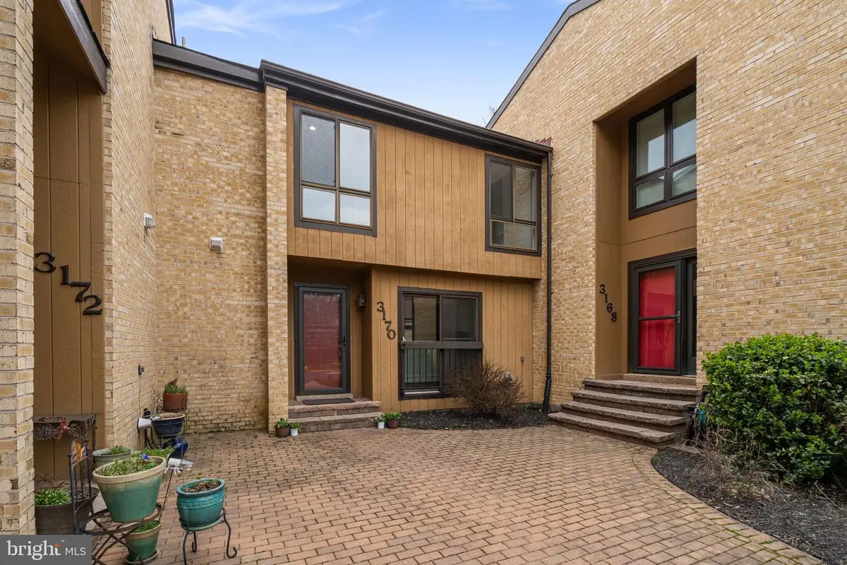 3170 Readsborough Ct, Fairfax, VA 22031 - #1