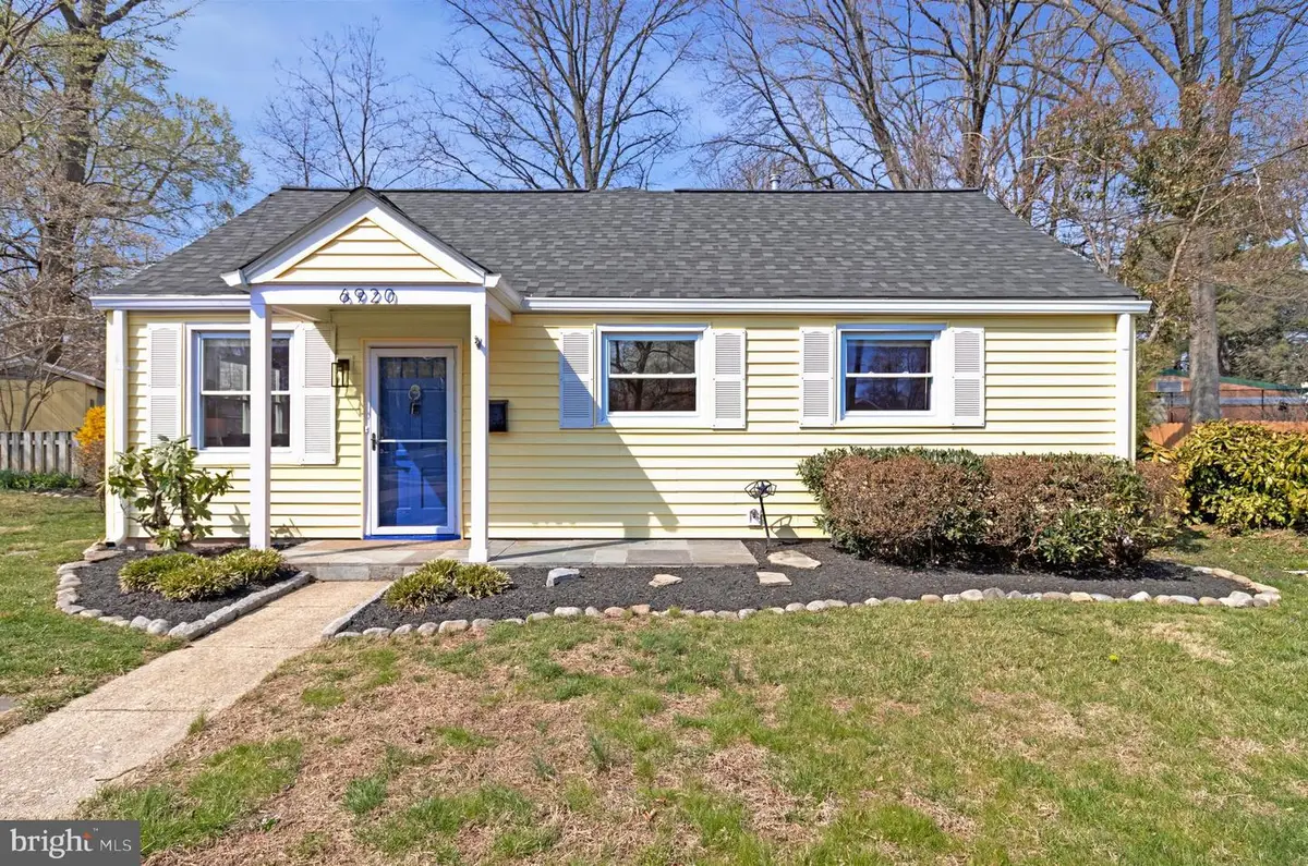 6920 Kenfig Dr, Falls Church, VA 22042 - #1