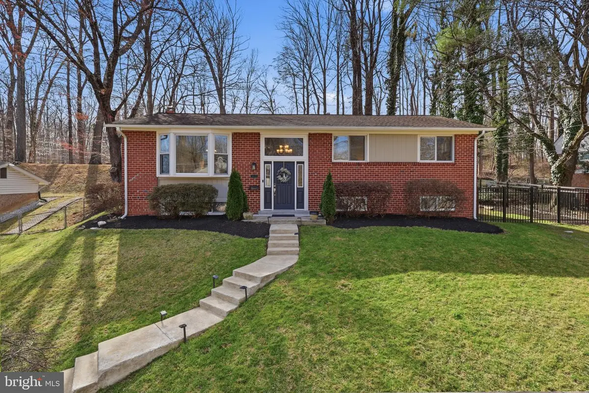 5613 Eastbourne Dr, Springfield, VA 22151 - #1