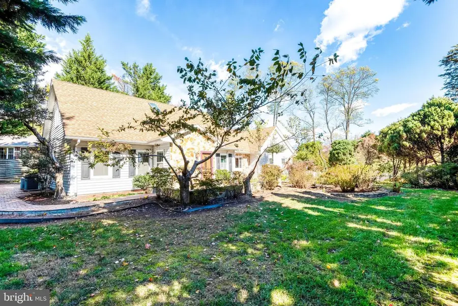 9720 Five Oaks Rd, Fairfax, VA 22031 - #2