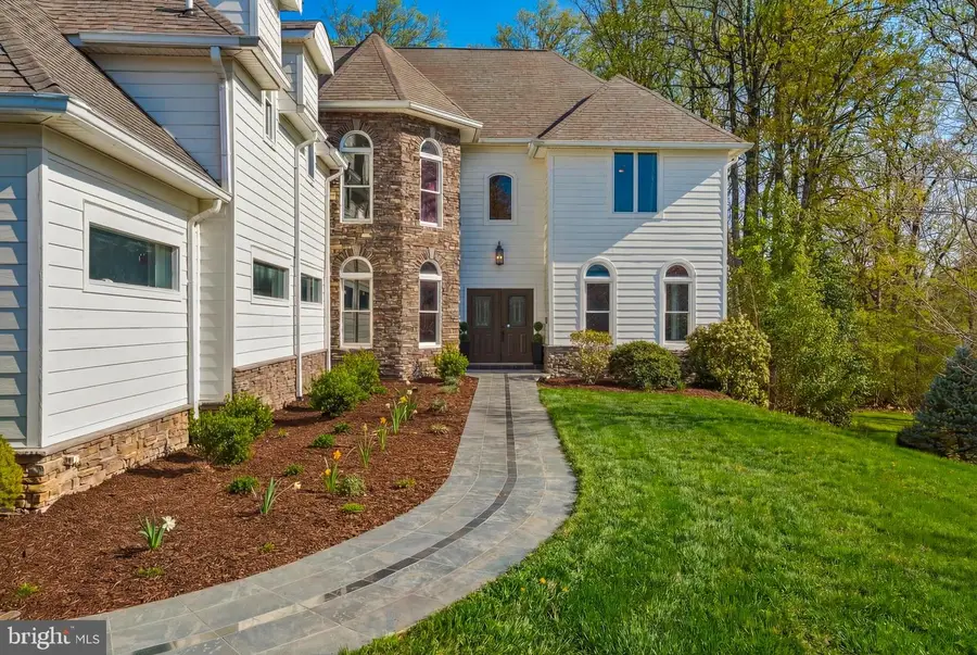 8228 Westchester Dr, Vienna, VA 22182 - #3