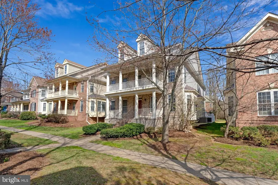 9183 Topaz St, Fairfax, VA 22031 - #3