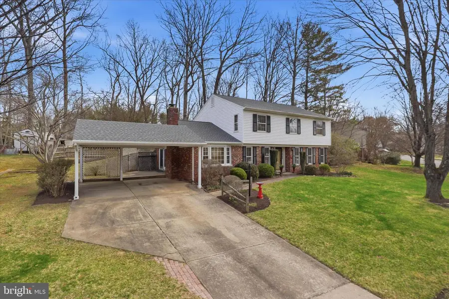 2228 Loch Lomond Dr, Vienna, VA 22181 - #2