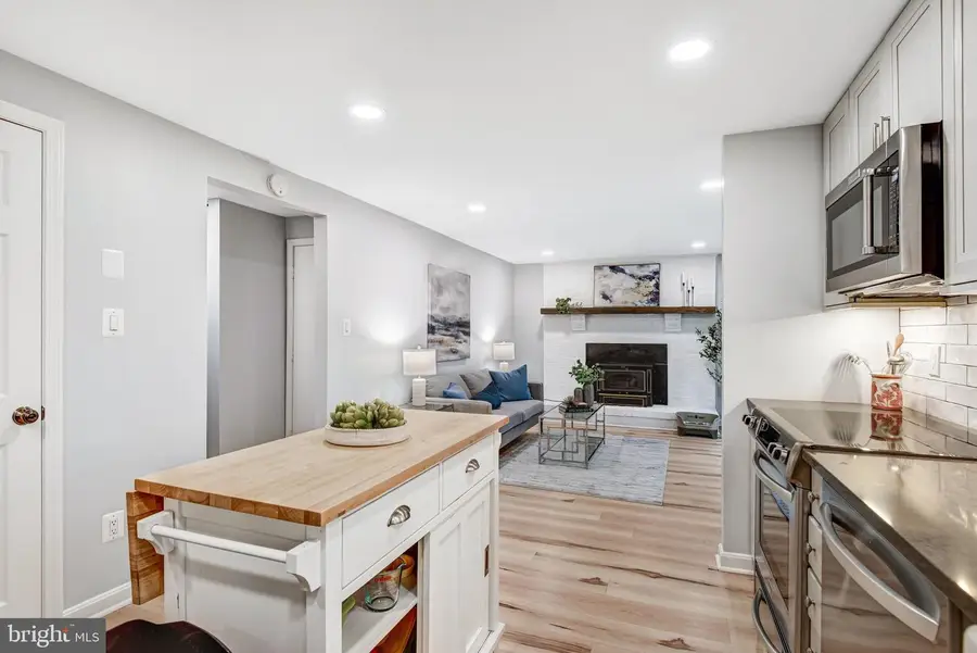 5216 Jarrett Ct, Centreville, VA 20120 - #3