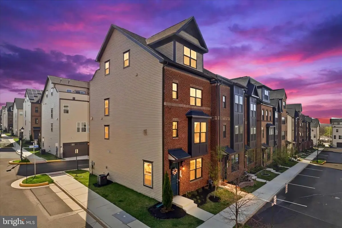 2861 Hokie Ln, Alexandria, VA 22306 - #1