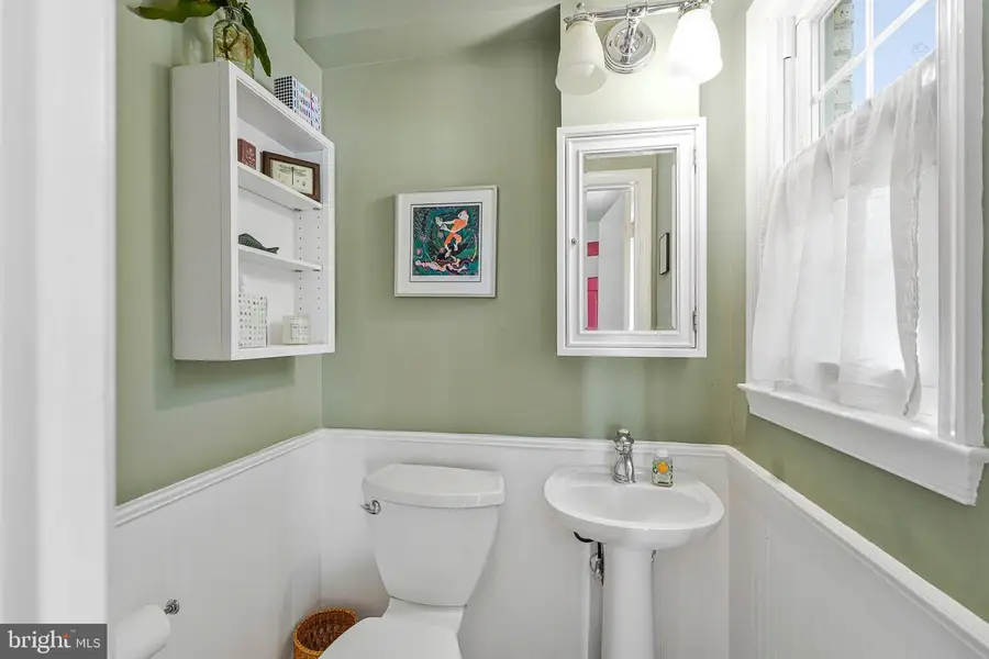 229 Commons Dr Nw, Vienna, VA 22180 - #3