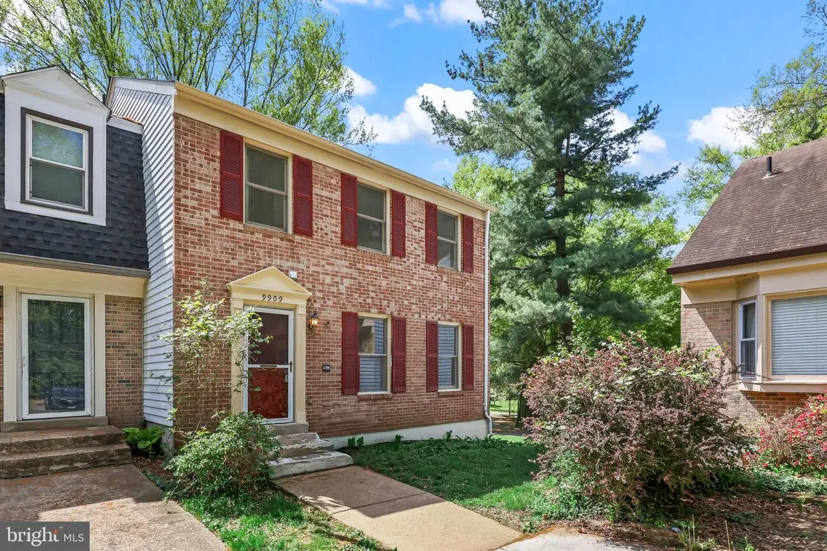 9909 Kingsbridge Dr, Fairfax, VA 22031 - #1