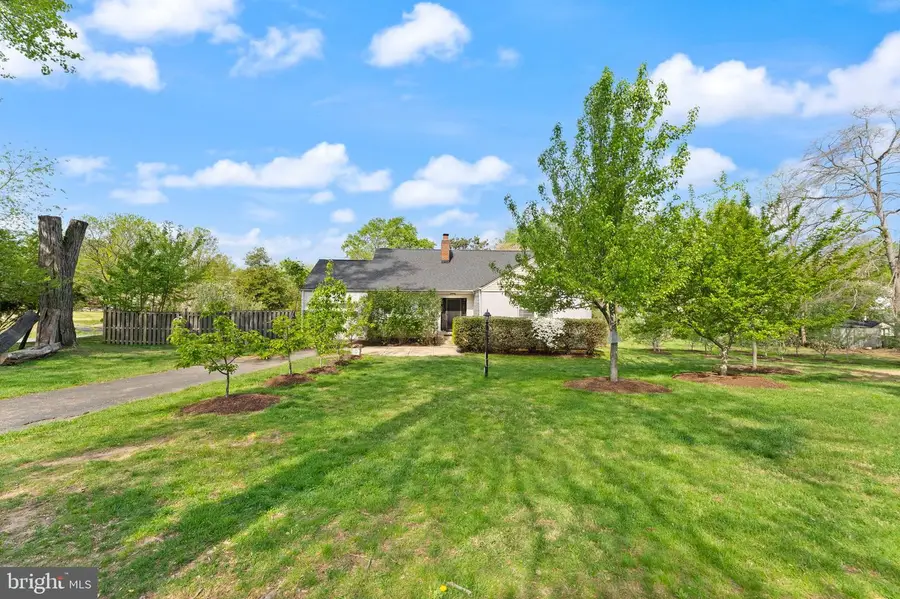 4418 Gilbertson Rd, Fairfax, VA 22032 - #2