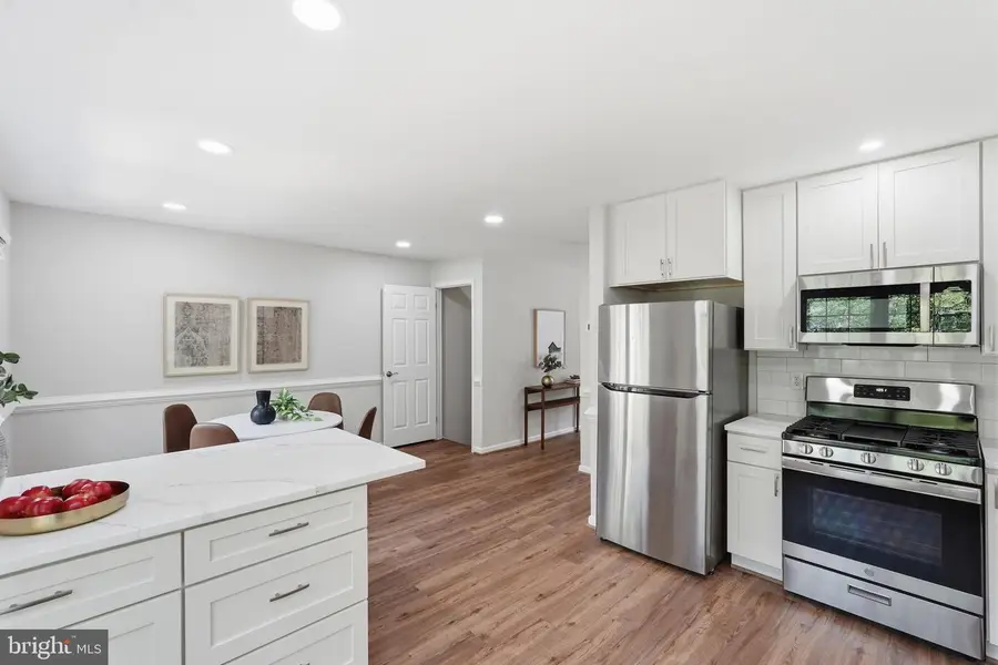 7808 Solomon Seal Dr, Springfield, VA 22152 - #3