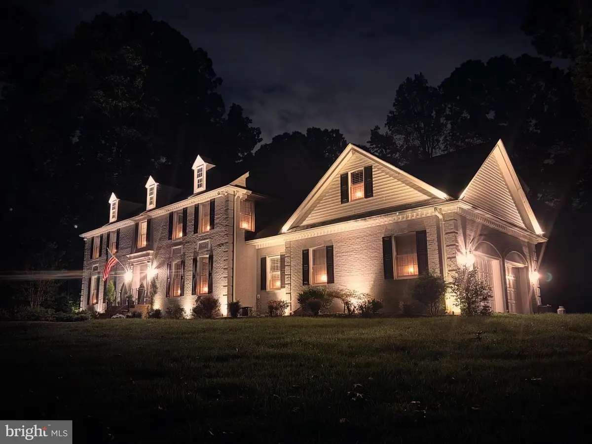 9217 Jeffery Rd, Great Falls, VA 22066 - #1