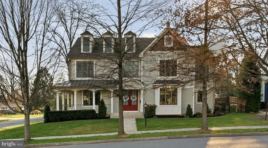 802 Cottage St Sw, Vienna, VA 22180 - #2