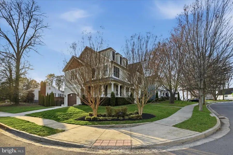 802 Cottage St Sw, Vienna, VA 22180 - #3