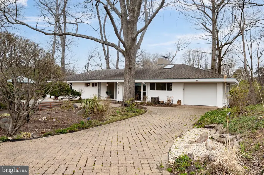 6124 Beachway Dr, Falls Church, VA 22041 - #2