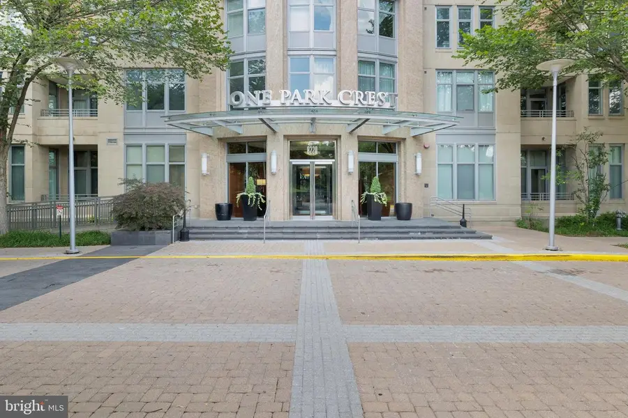 8220 Crestwood Heights Dr #419, McLean, VA 22102 - #2