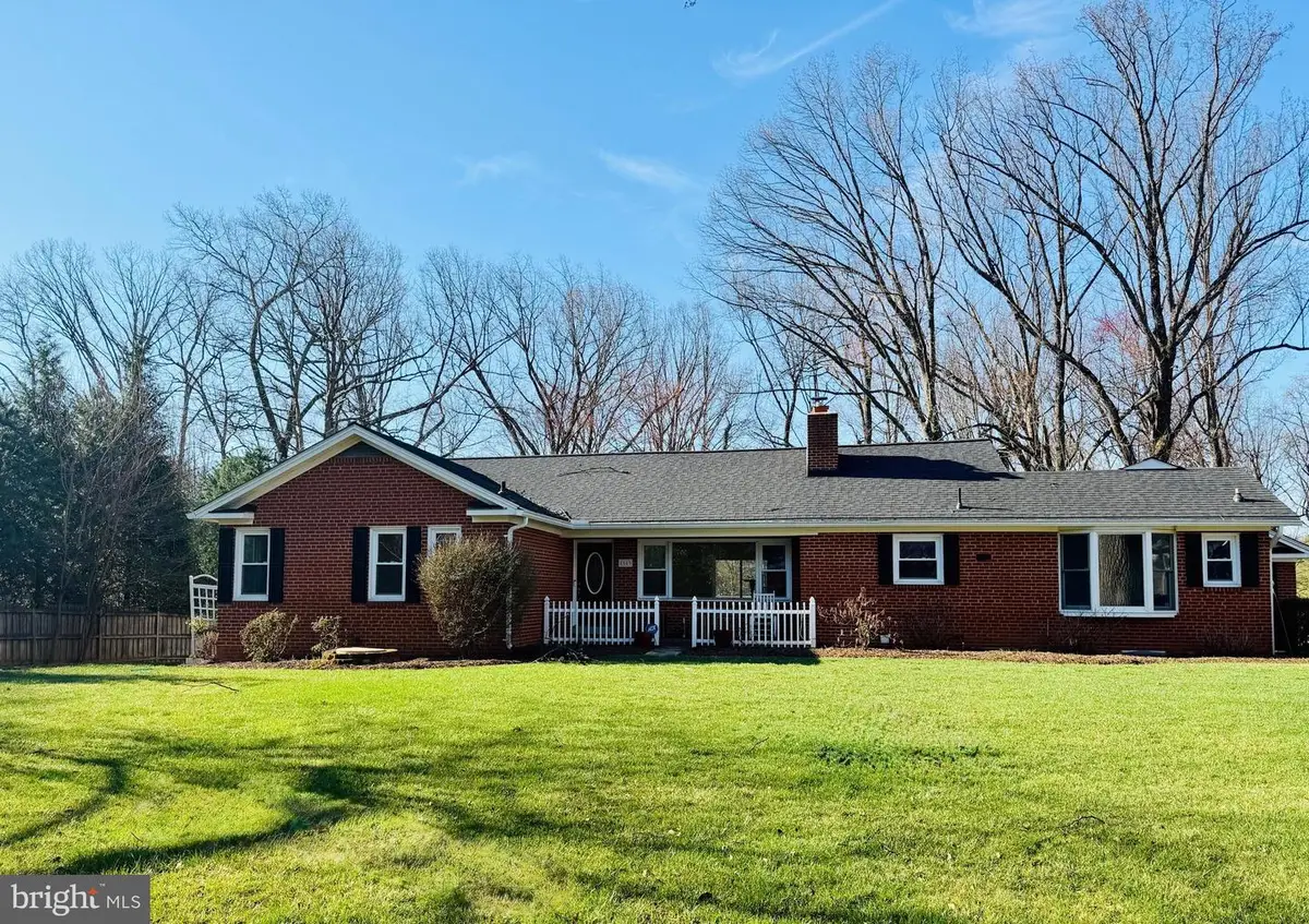 8509 Crestview Dr, Fairfax, VA 22031 - #1