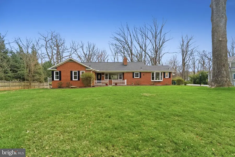 8509 Crestview Dr, Fairfax, VA 22031 - #2