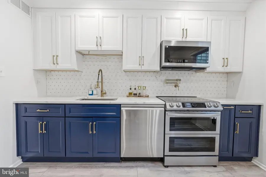 5672 Kirkham Ct, Springfield, VA 22151 - #3