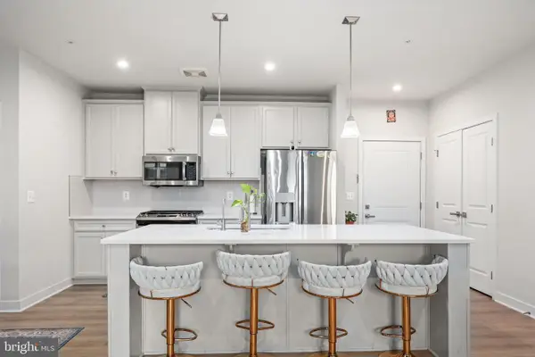 4395 Peach Lily Ln #311, CHANTILLY, VA 20151