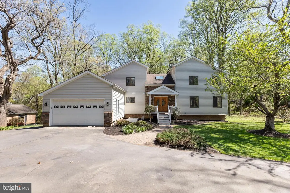 513 Springvale Rd, Great Falls, VA 22066 - #1