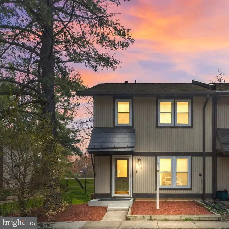 9710 Ashbourn Dr, Burke, VA 22015 - #1