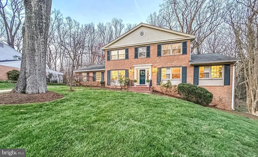 1558 Forest Villa Ln, McLean, VA 22101 - #2