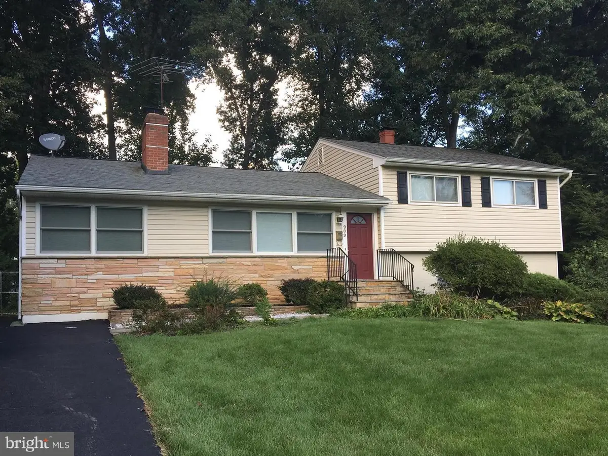 909 Plum St Sw, Vienna, VA 22180 - #1