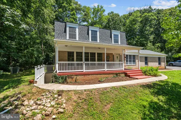10418 Adel Rd, OAKTON, VA 22124