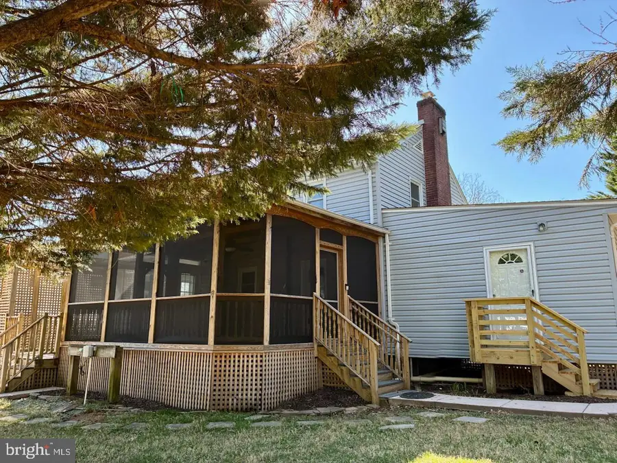 2753 Woodlawn Ave, Falls Church, VA 22042 - #2