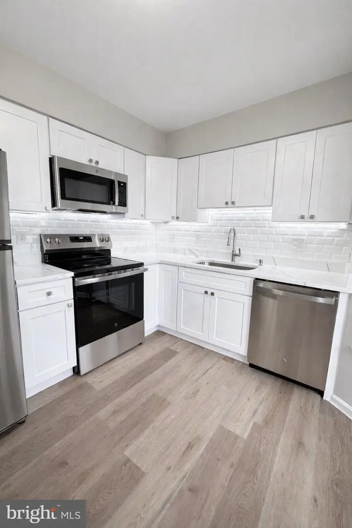 5941 Heritage Square Dr, Burke, VA 22015 - #2