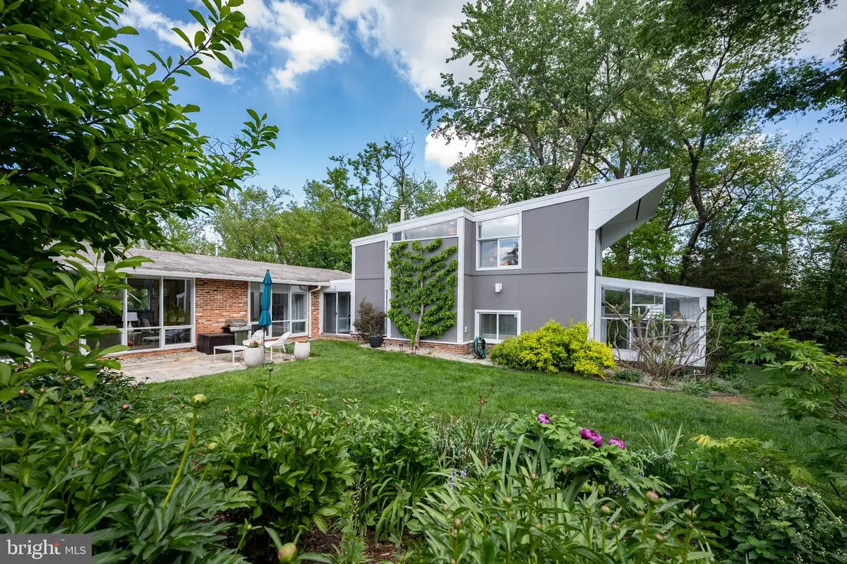 2103 Marthas Rd, Alexandria, VA 22307 - #1