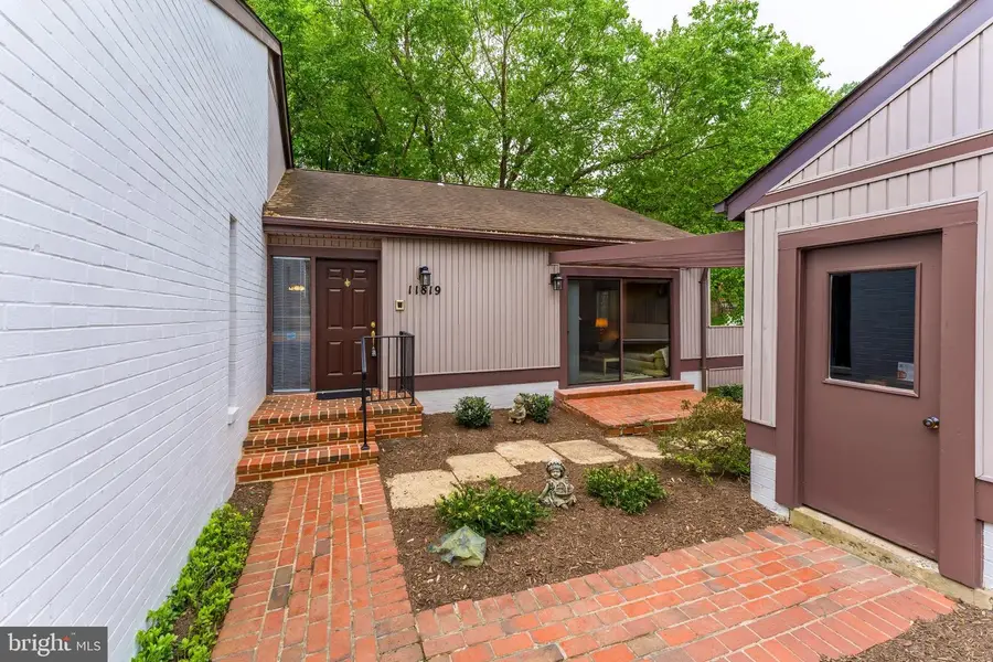 11819 Blue Spruce Rd, Reston, VA 20191 - #3