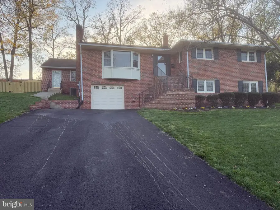 5908 Bush Hill Dr, Alexandria, VA 22310 - #2