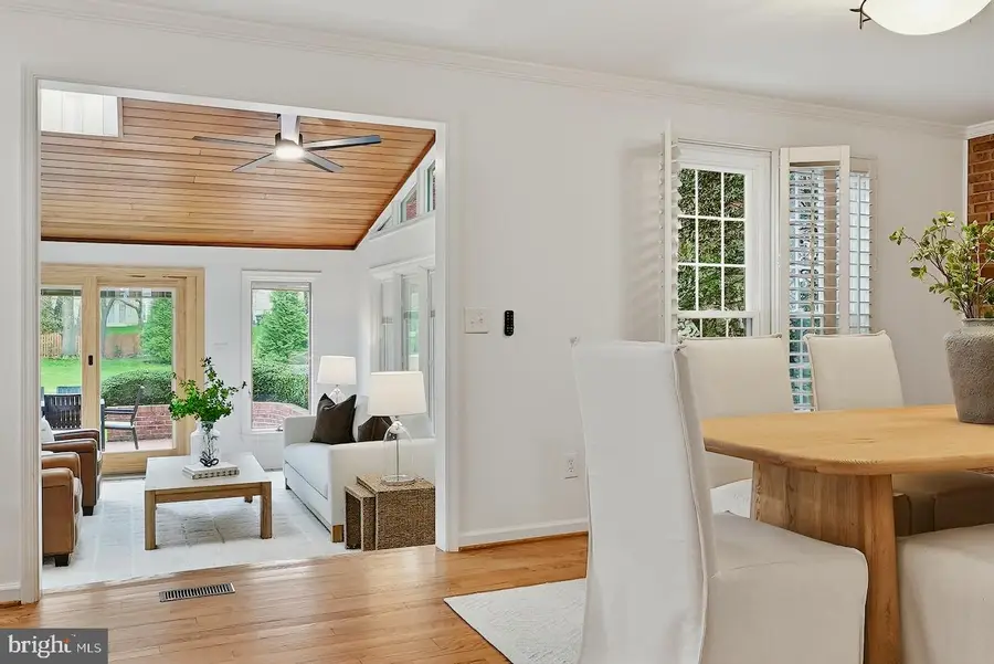 12615 Heritage Farm Ln, Herndon, VA 20171 - #2