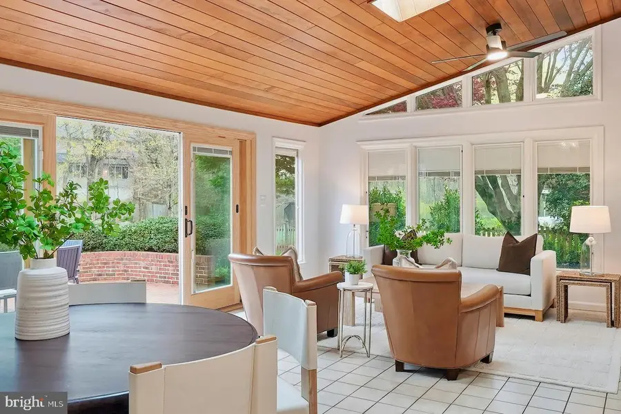 12615 Heritage Farm Ln, Herndon, VA 20171 - #3