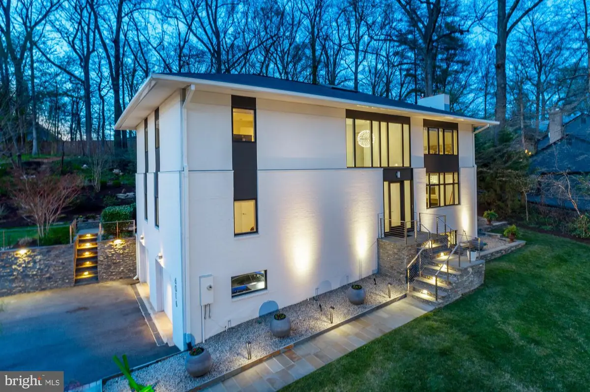 6016 Chesterbrook Rd, McLean, VA 22101 - #1