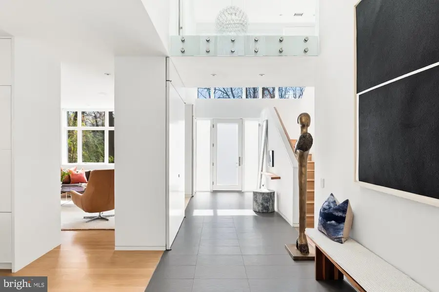 6016 Chesterbrook Rd, McLean, VA 22101 - #2